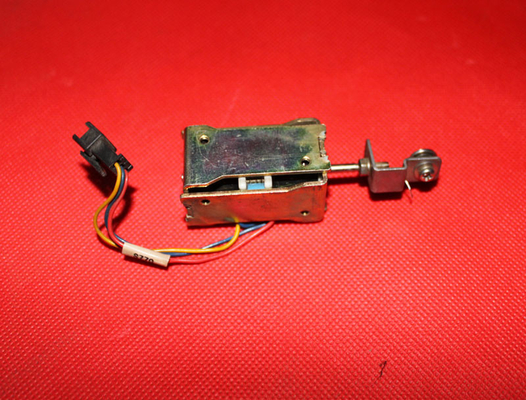 LA CHINE La vanne électromagnétique de pièce de rechange de Minilab de la frontière 350/370/355375 de Fuji 107H0041 a employé fournisseur