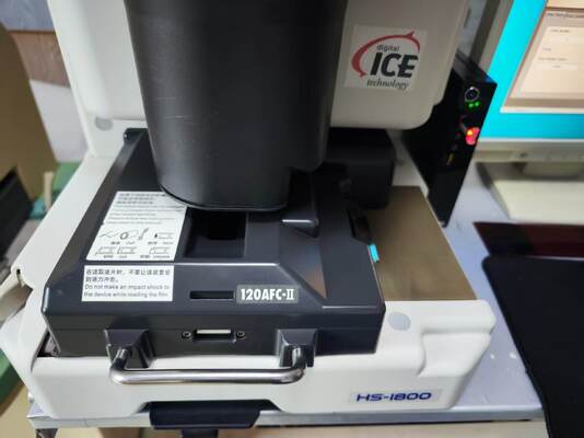 Scanner de film autonome Noritsu HS1800 avec supports de film 120AFC-II et 135AFC-II et contrôleur EZ fournisseur